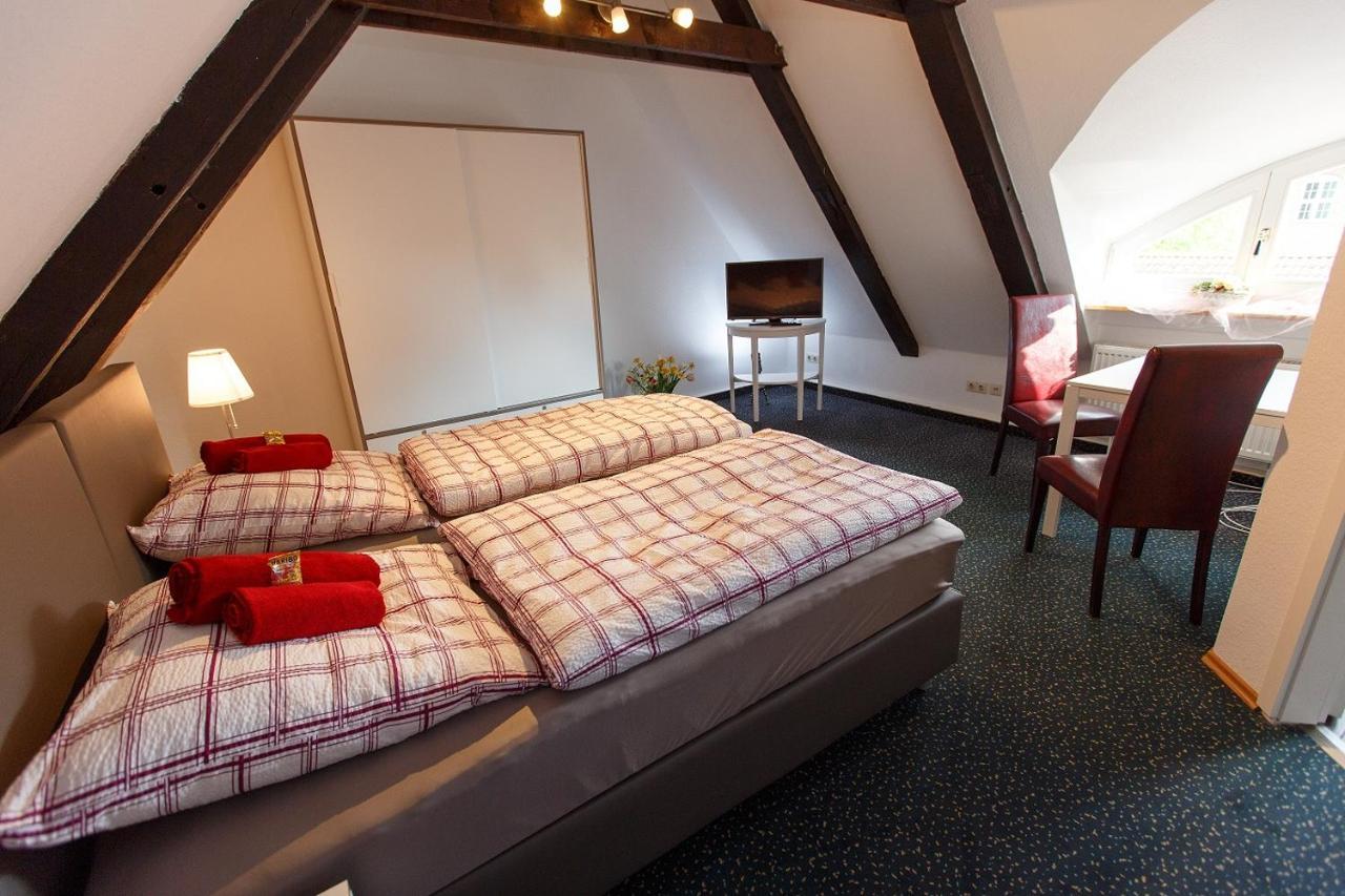 Pension Altes Burghotel Нойштадт-Ґлеве Екстер'єр фото